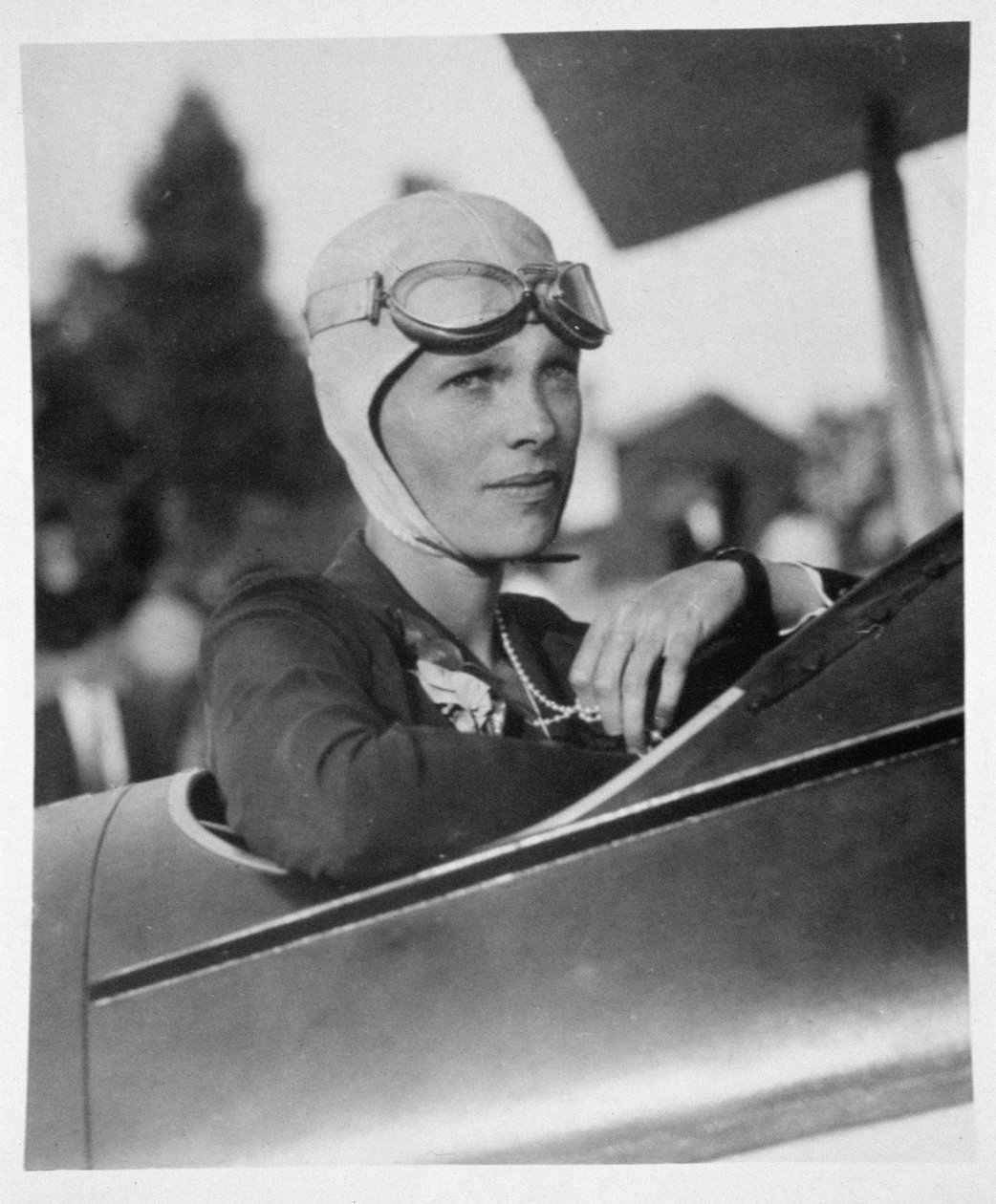 Amelia Earhart（1897-1937）在波士顿训练飞机，1926年 作者 美国摄影师