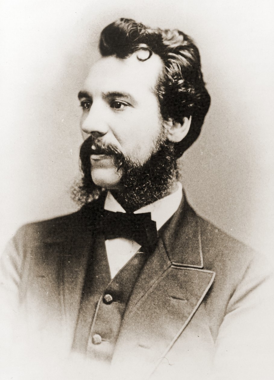 Alexander Graham Bell，1876年（棕褐色照片） 作者 英国摄影师