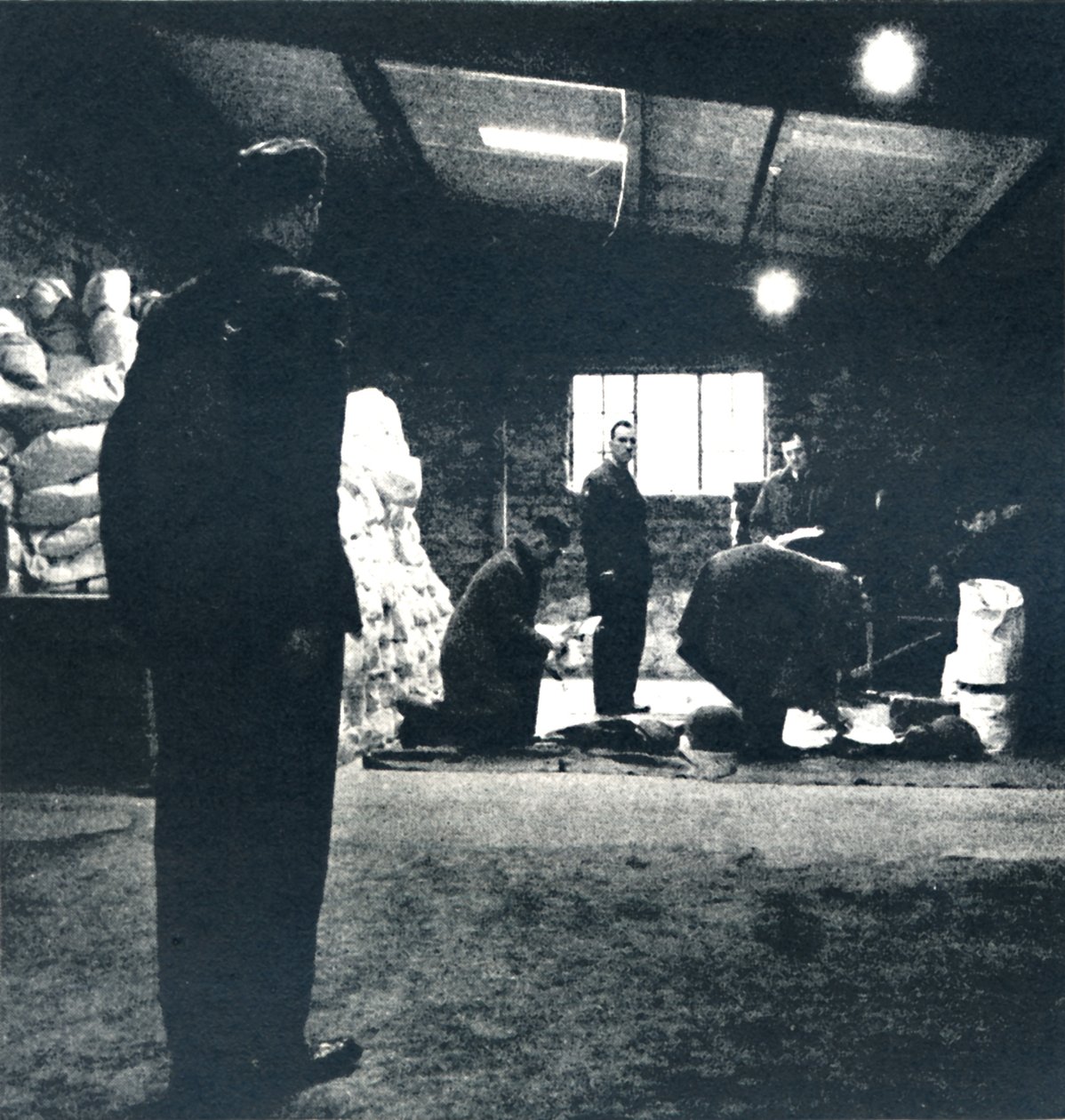 套件分发，1941年 作者 塞西尔·比顿（Cecil Beaton）