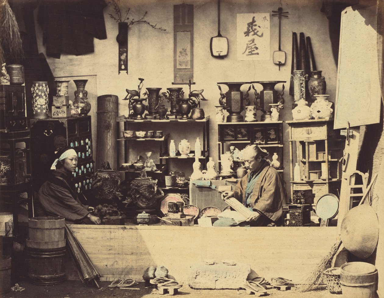 古玩店，约1865年。 作者 菲利斯·比托（Felice Beato）