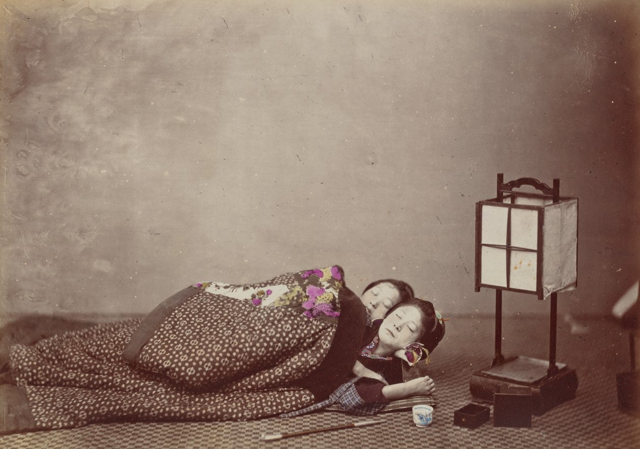 沉睡的美人》，1868年。 作者 菲利斯·比托（Felice Beato）