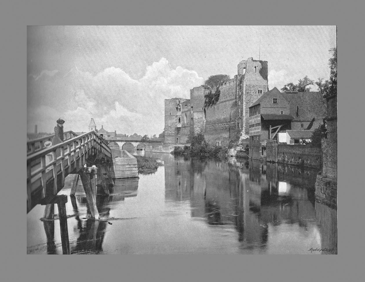 纽瓦克城堡和大桥，c1900 作者 弗里斯公司