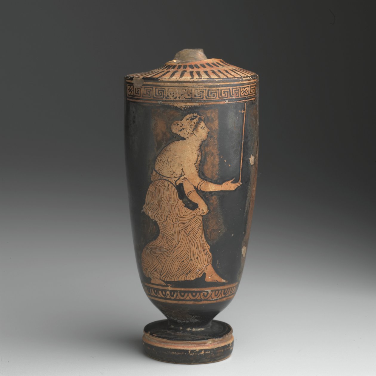 Attic Lekythos（滑釉陶器） 作者 希腊文