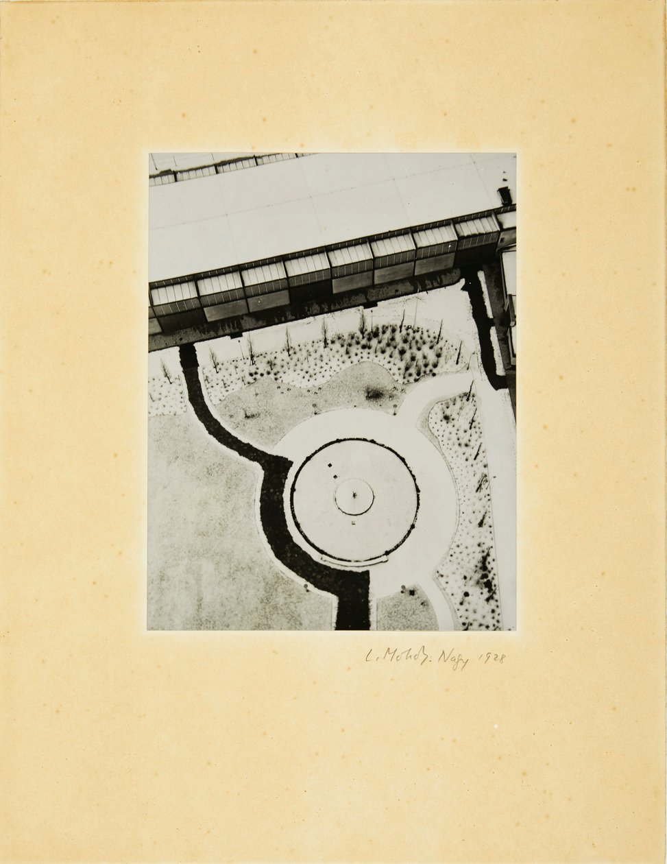 1928年，从柏林的无线电塔上看。 作者 拉斯洛·莫霍利·纳吉（Laszlo Moholy Nagy）