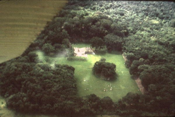 Ballcourt和广场上的石碑 作者 玛雅人