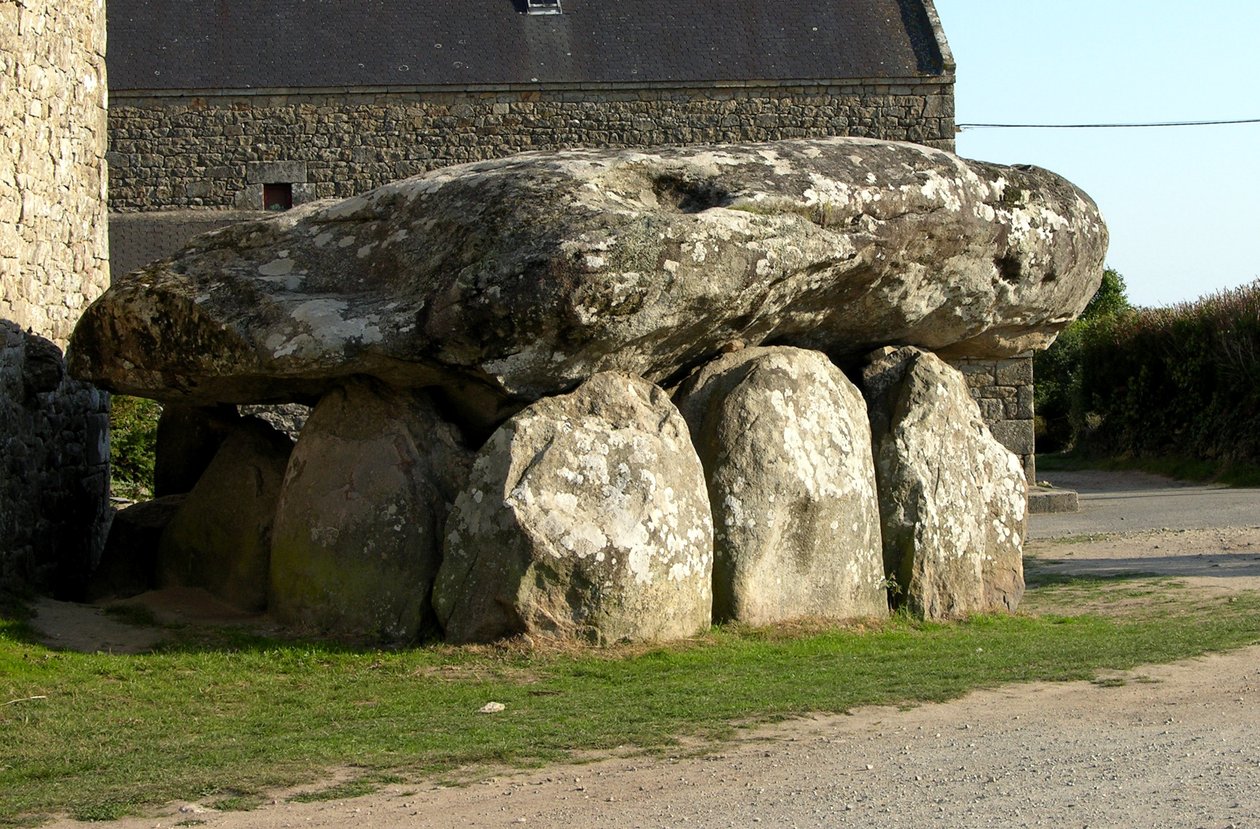Crucuno dolmen 作者 巨石
