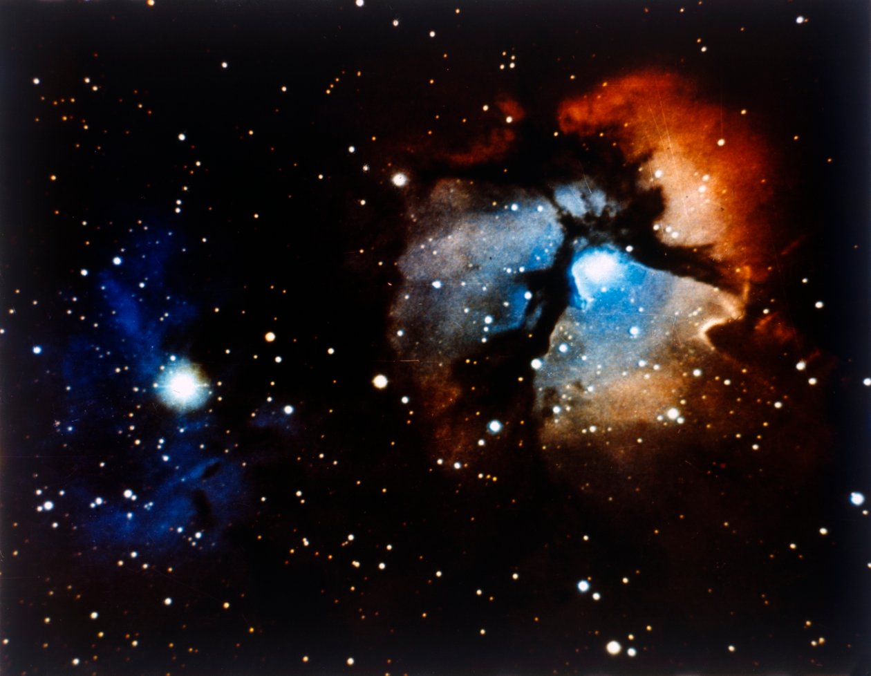 人马座的三叶星云。 作者 NASA图片
