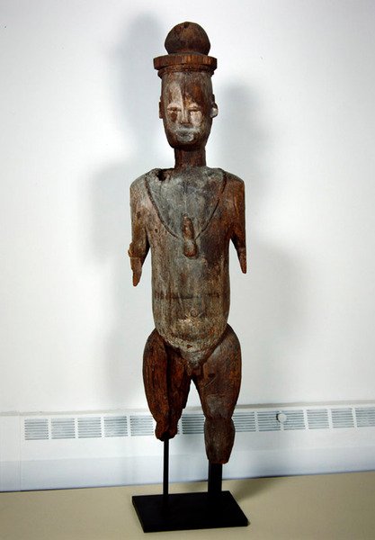 男性雕像，Urhobo（木头） 作者 尼日利亚文