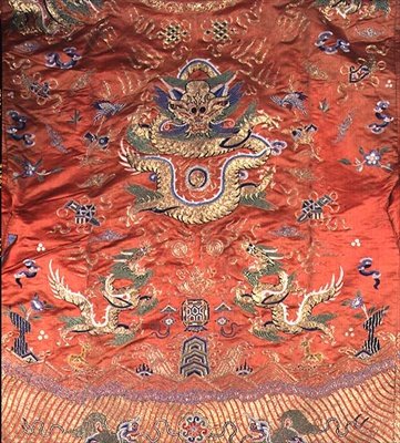 中国龙袍(绣花陶土绸) 作者 学校中文