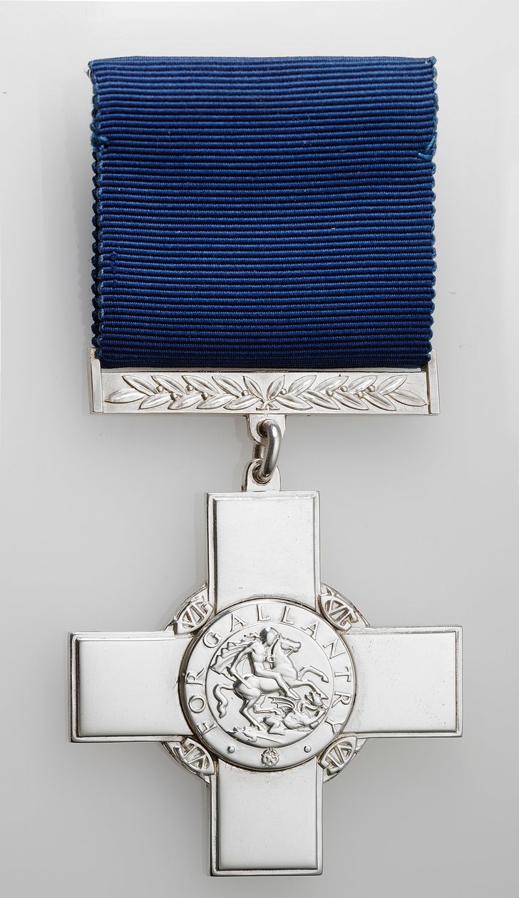 George Cross (silver with silk ribbon) 作者 学校英语