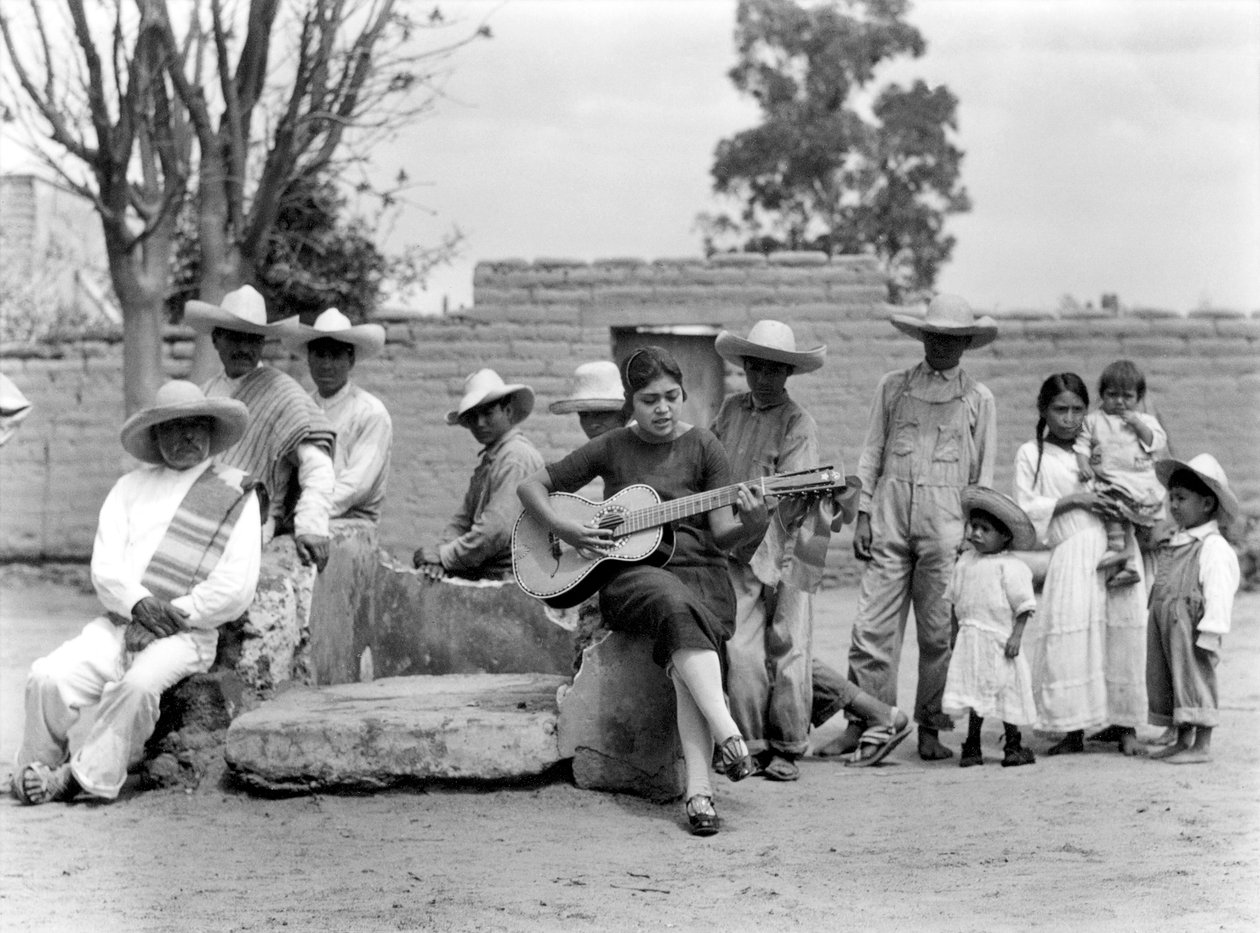 Concha Michel与Campesinos，墨西哥，c.1927 作者 蒂娜·莫多蒂