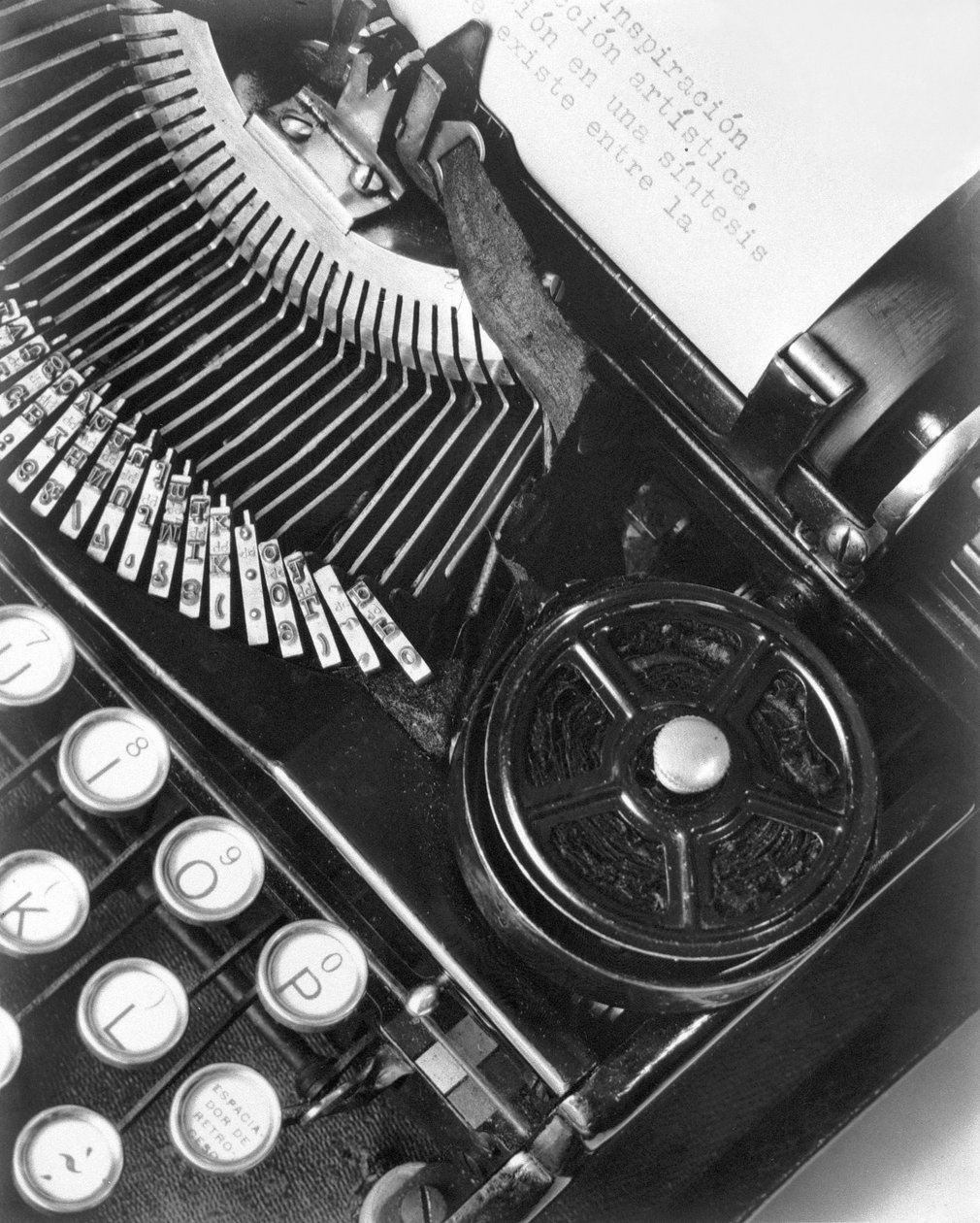 La Tecnica  -  Julio Antonio Mella的打字机，墨西哥城，1928年 作者 蒂娜·莫多蒂