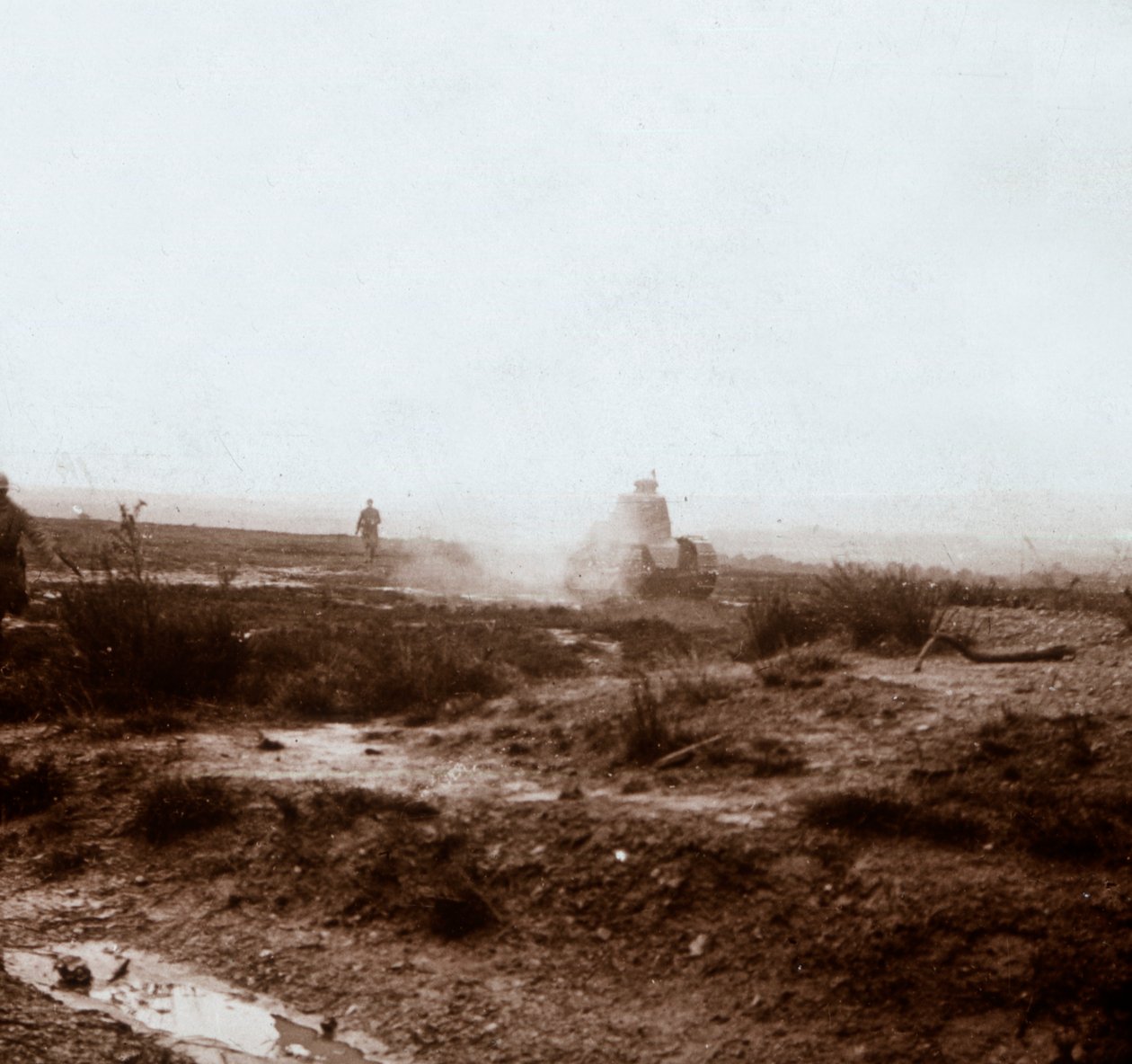 与战车一同前进，c1914-c1918 作者 不明