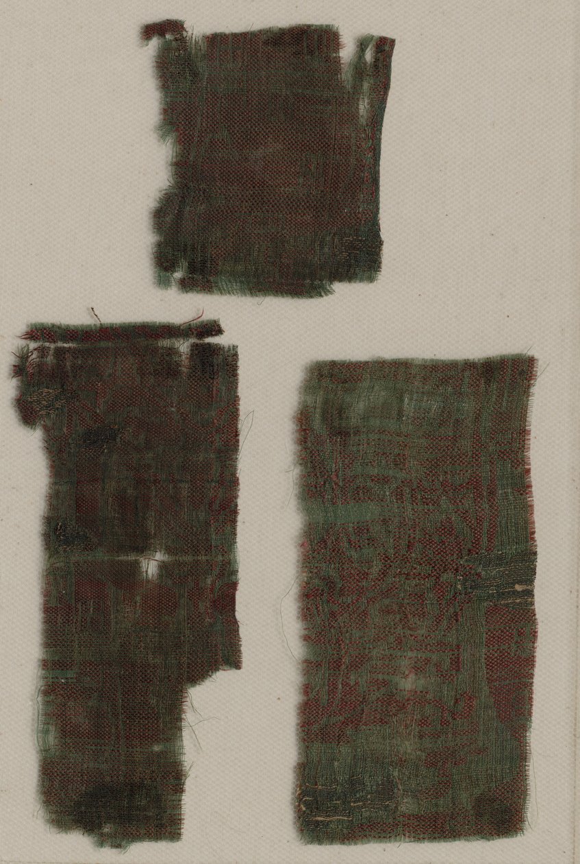 意大利哥特式丝绸的三个碎片，1300年代。 作者 不明