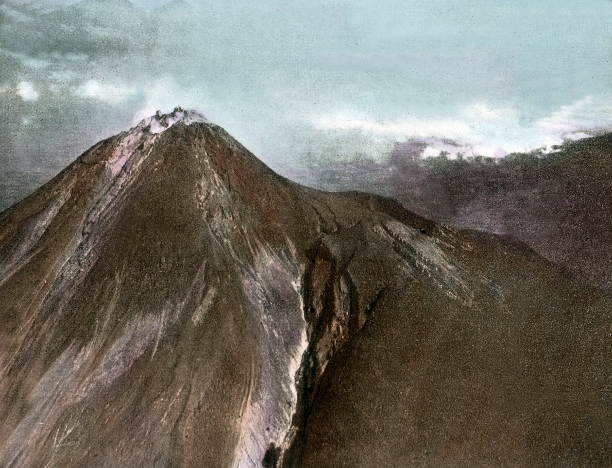 默拉皮火山 作者 未知艺术家
