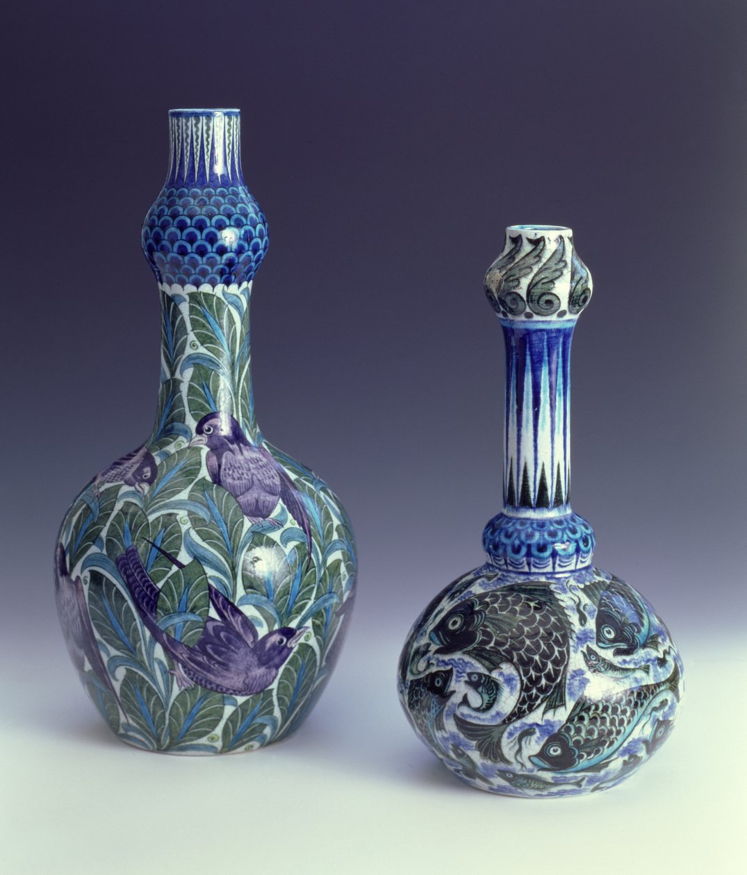 两个花瓶（陶瓷） 作者 威廉·德·摩根