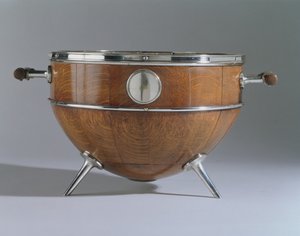 碗，1880年（四分之一橡木，电镀银和玻璃）