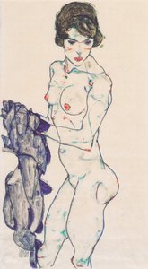 与蓝色布料的常设女性裸体